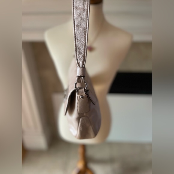 Coach Vintage Limited edition pearl mini bag. The Kristin Metalic pearl hobo - Picture 8 of 12